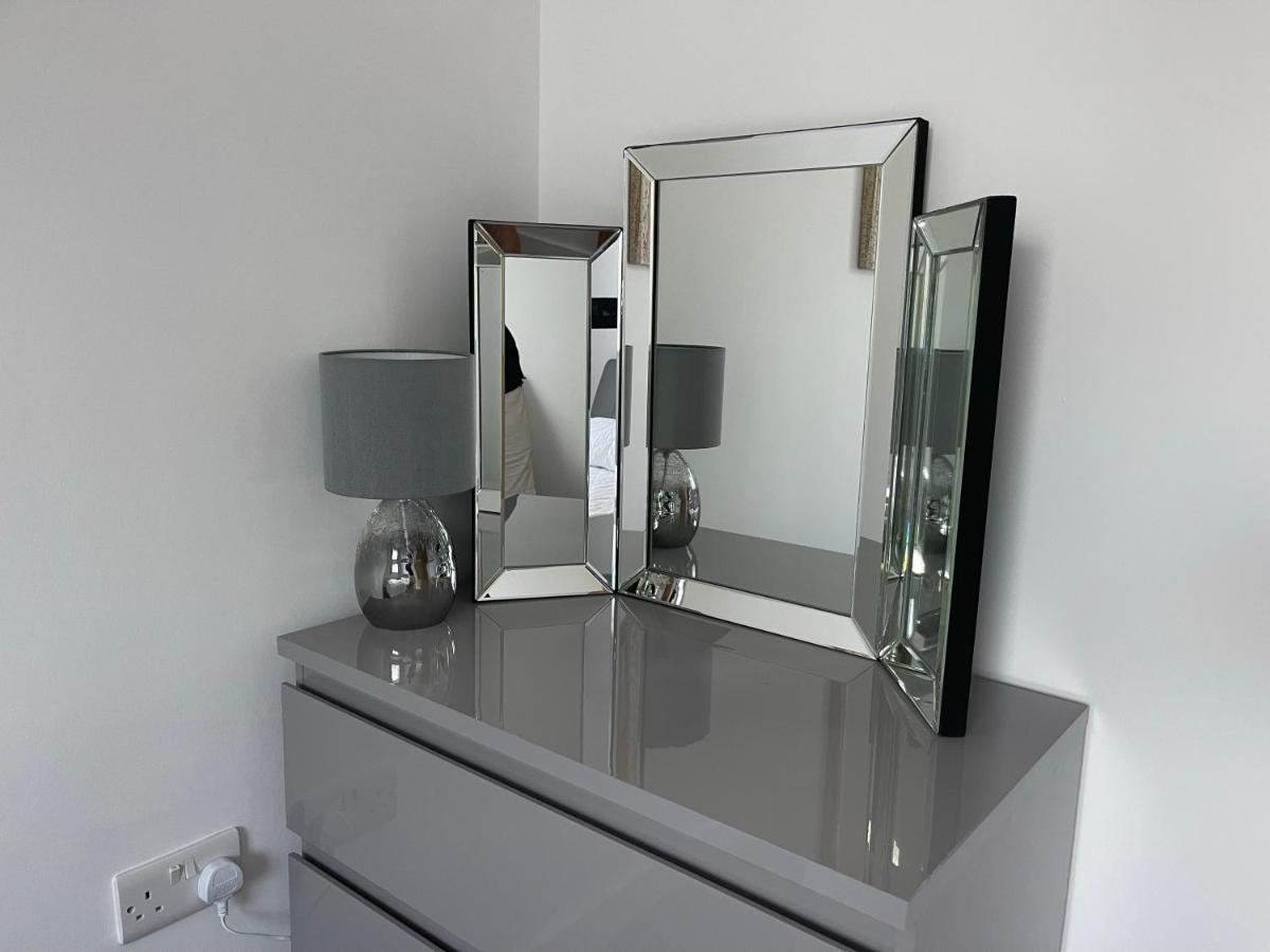 Moda Wigan - Stylish 2 Bed Apartment Central Wigan Eksteriør bilde